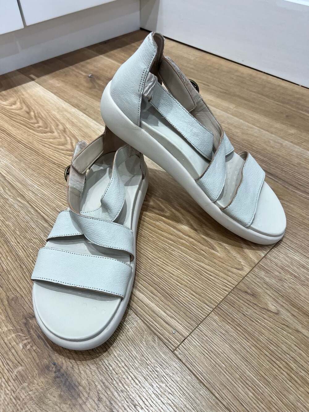 Vionic Women's Harmony RX Leather Strappy Recovery Sandals White Size 8 Orthotic